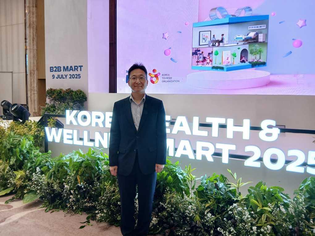 Lee Dong Suk, Direktur Tim Medical and Wellness Korea Tourism Organization, saat memberikan penjelasan tentang wisata medis Korea di acara Korea Health & Wellness Mart 2025