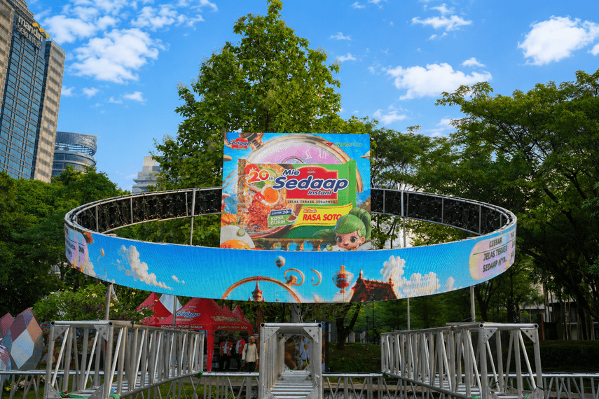 megahnya-instalasi-layar-led-sirkular-di-tengah-area-festival-come-see-mie-fest-2026-wonderland-2-op.png