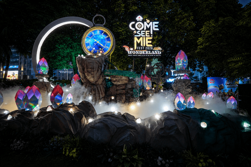 pesona-instalasi-jam-raksasa-dan-kabut-fantasi-di-come-see-mie-fest-2026-wonderland-1-optimized-1000.png