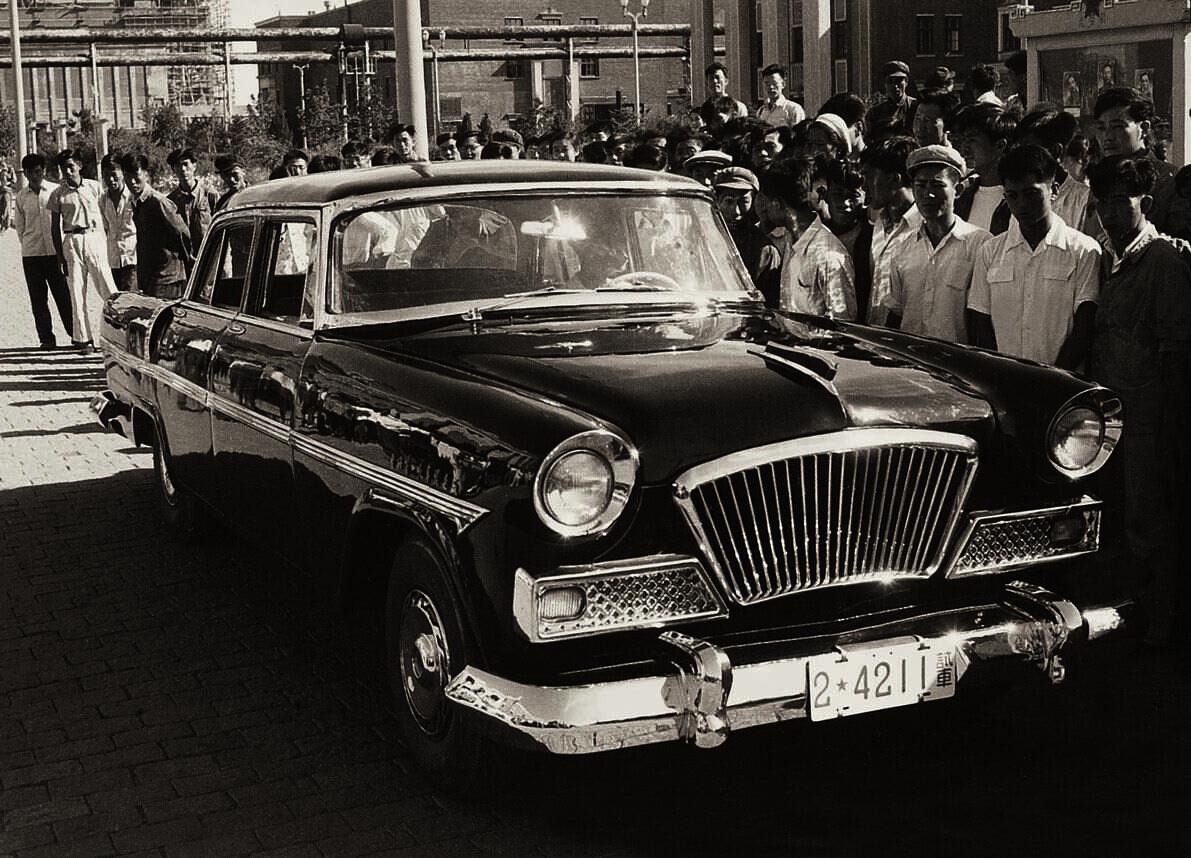 sedan-pertama-hongqi-dirakit-di-tiongkok-pada-1958-menjadi-mobil-pertama-yang-diproduksi-secara-inde.jpg